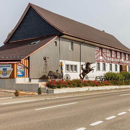 Motel Steighof Brutten Екстериор снимка